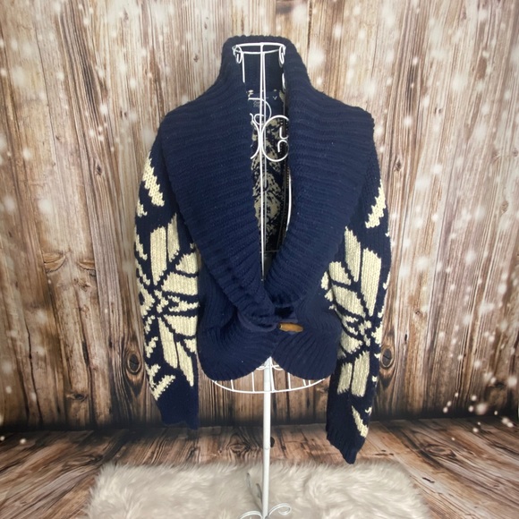 American Eagle Winter Sweater - Picture 11 of 15